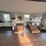 Sarcander بيت للعطل غلوفي